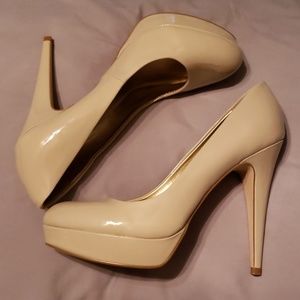 G by Guess nude pumps